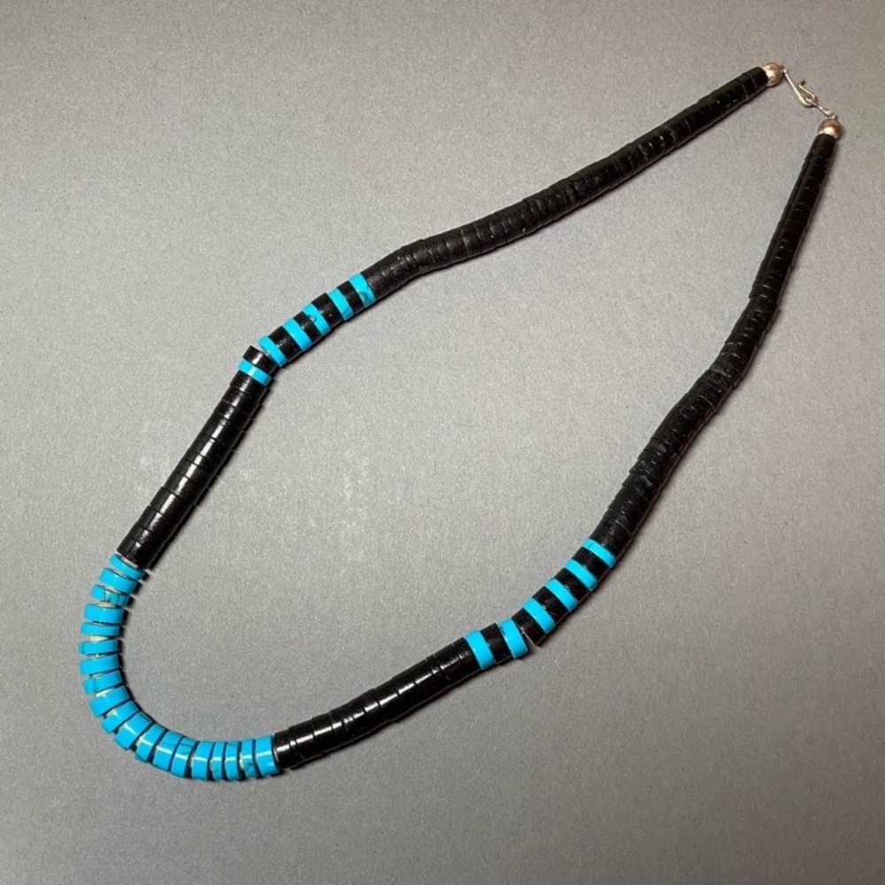 Vintage Southwest 70s blue black heshi necklace